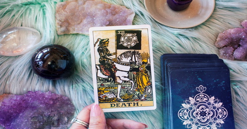 7 TAROT MYTHS DEBUNKED ￼