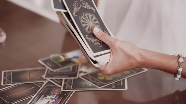 Read more about the article How to Shuffle and Pull Tarot Cards Like a Pro
