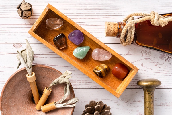 Read more about the article How to Use Chakra Stones?