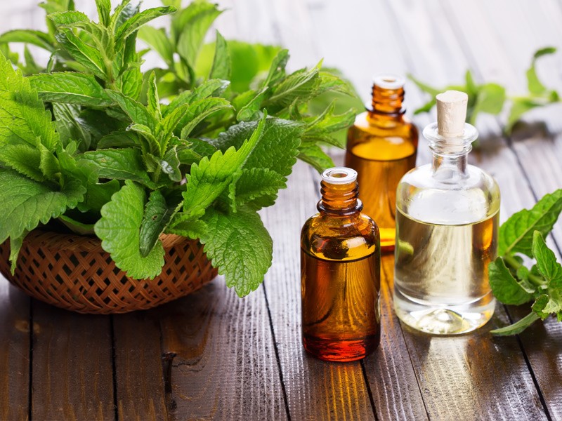 You are currently viewing 6 Ways to Incorporate Essential Oils in Your Home