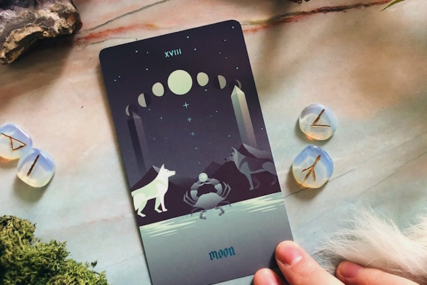 You are currently viewing Summary of the Moon Tarot Card Meaning